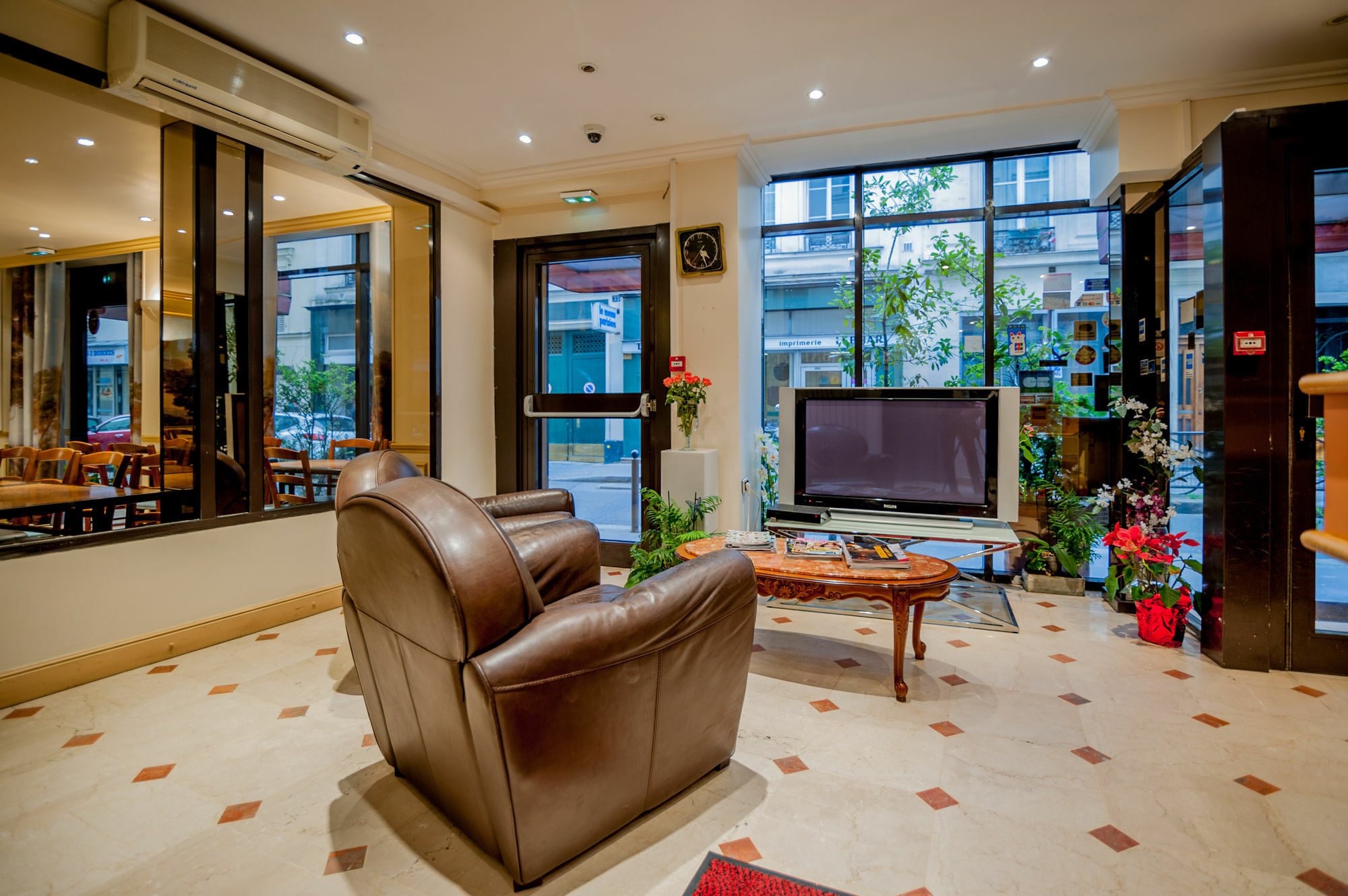 Hotel Leonard De Vinci 75011 Parigi Esterno foto